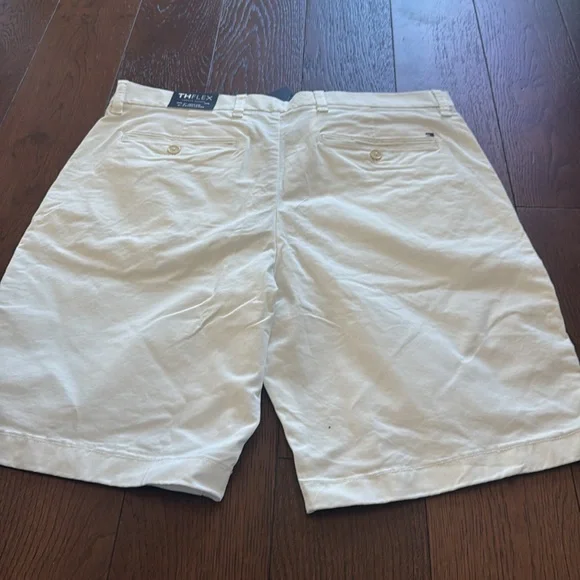 Tommy Hilfiger. Men’s, white, THFLex shorts.NWT.